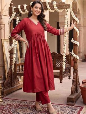 women empire thread work liva kurta with trousers 1