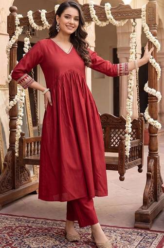 women empire thread work liva kurta with trousers