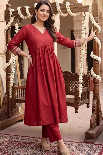 women empire thread work liva kurta with trousers