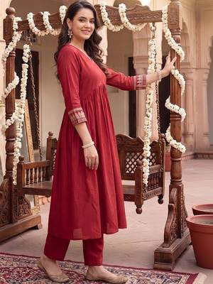women empire thread work liva kurta with trousers 2