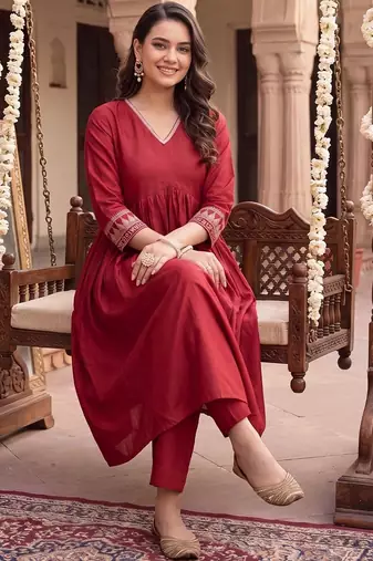 women empire thread work liva kurta with trousers