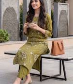 women floral embroidered regular thread work cotton kurta with trousers