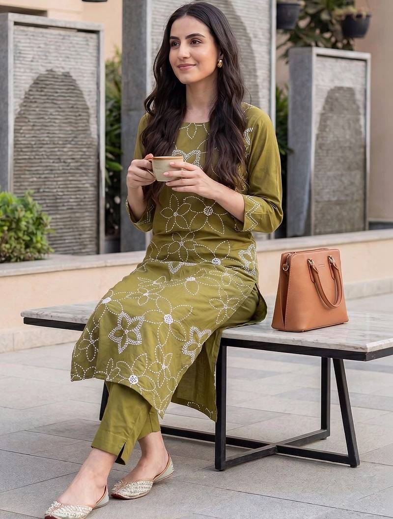 women floral embroidered regular thread work cotton kurta with trousers