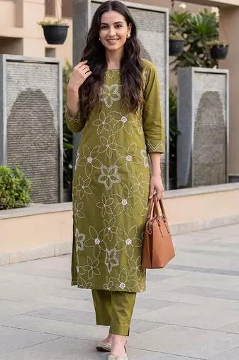women floral embroidered regular thread work cotton kurta with trousers