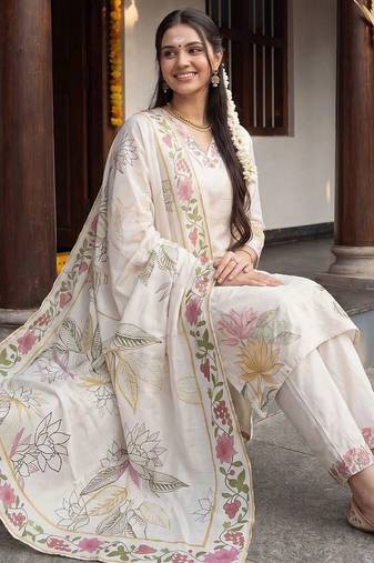 women floral printed regular kurta with trousers & with dupatta