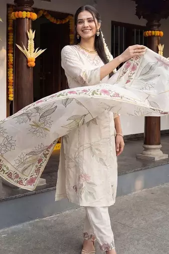 women floral printed regular kurta with trousers & with dupatta