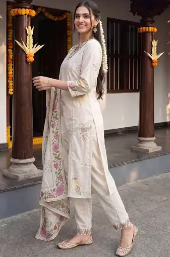 women floral printed regular kurta with trousers & with dupatta