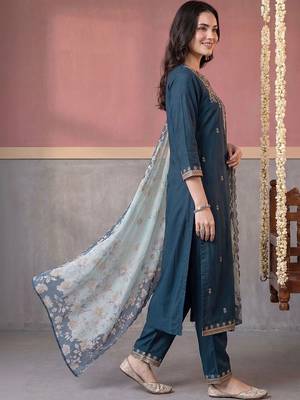 women ethnic motifs embroidered regular thread work kurta with trousers & with dupatta 4