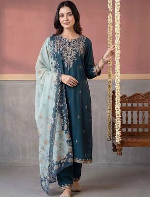 women ethnic motifs embroidered regular thread work kurta with trousers & with dupatta 5