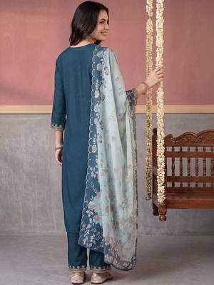 women ethnic motifs embroidered regular thread work kurta with trousers & with dupatta 6