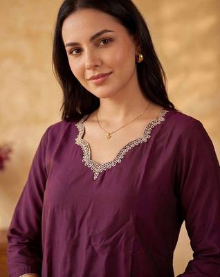 women ethnic motifs embroidered regular thread work kurta with trousers & with dupatta 2