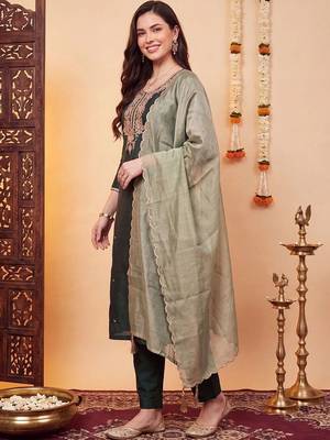 women ethnic motifs embroidered regular thread work liva kurta with trousers & with dupatta 3