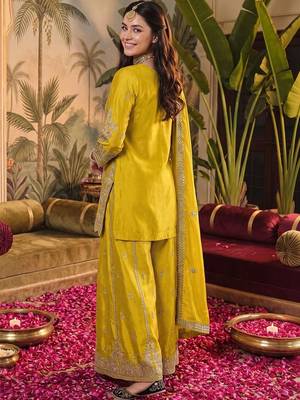 women ethnic motifs embroidered regular kurta with sharara & with dupatta 4
