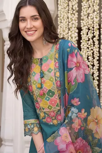 women floral embroidered regular thread work kurta with trousers & with dupatta
