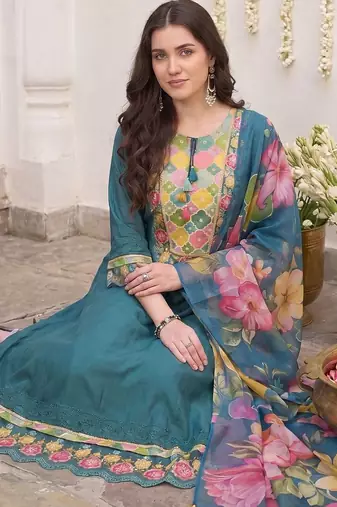 women floral embroidered regular thread work kurta with trousers & with dupatta