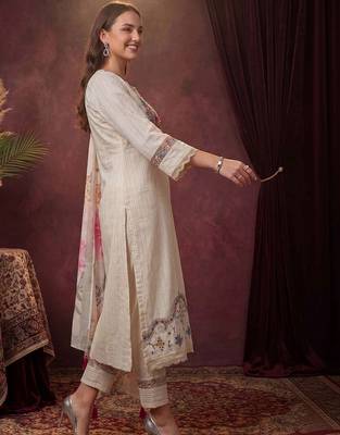 women ethnic motifs regular thread work cotton kurta with trousers & with dupatta 3
