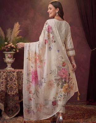 women ethnic motifs regular thread work cotton kurta with trousers & with dupatta 4