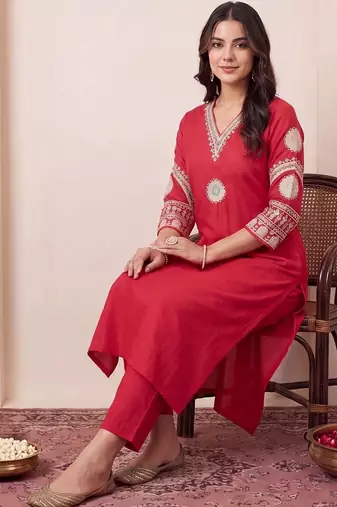 women ethnic motifs embroidered regular thread work kurta with trousers