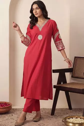 women ethnic motifs embroidered regular thread work kurta with trousers