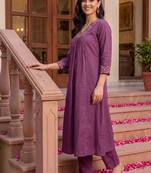 women ethnic motifs embroidered empire thread work cotton kurta with trousers