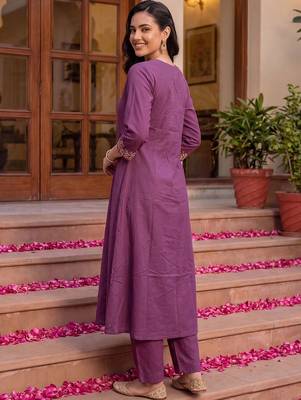 women ethnic motifs embroidered empire thread work cotton kurta with trousers 2
