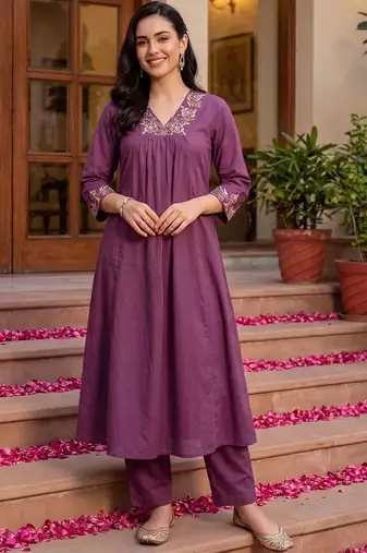 women ethnic motifs embroidered empire thread work cotton kurta with trousers