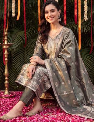 women ethnic motifs regular kurta with trousers & with dupatta 1