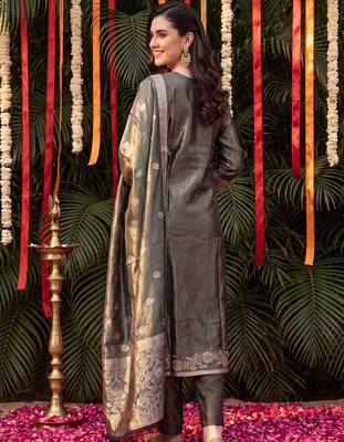 women ethnic motifs regular kurta with trousers & with dupatta 4