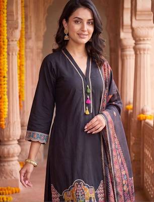 women ethnic motifs printed regular kurta with trousers & with dupatta 2