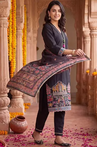 women ethnic motifs printed regular kurta with trousers & with dupatta