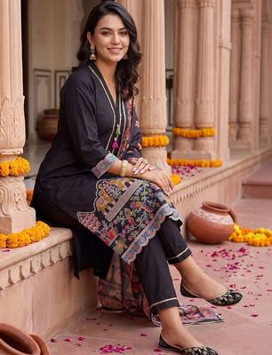 women ethnic motifs printed regular kurta with trousers & with dupatta 1