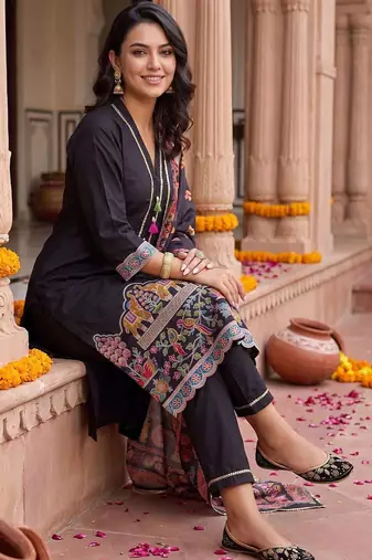 women ethnic motifs printed regular kurta with trousers & with dupatta