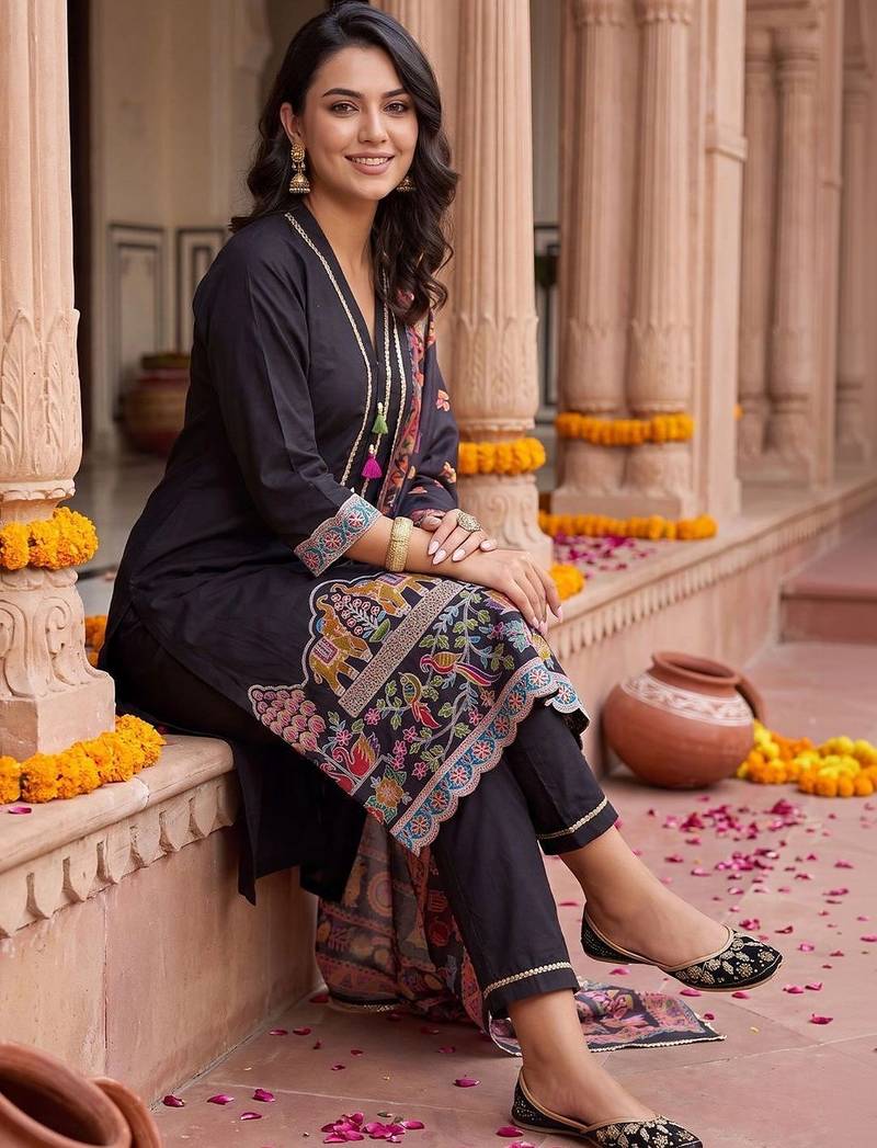 women ethnic motifs printed regular kurta with trousers & with dupatta