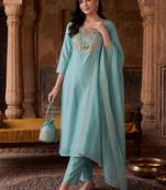 women ethnic motifs embroidered regular thread work kurta with trousers & with dupatta