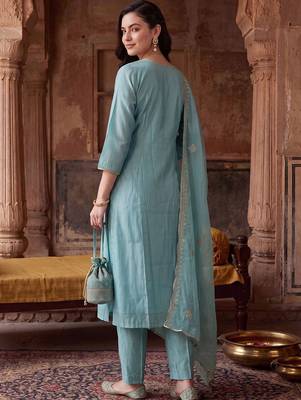 women ethnic motifs embroidered regular thread work kurta with trousers & with dupatta 3
