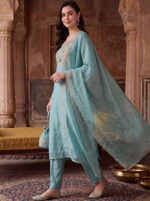 women ethnic motifs embroidered regular thread work kurta with trousers & with dupatta 5