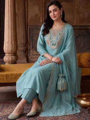 women ethnic motifs embroidered regular thread work kurta with trousers & with dupatta 6
