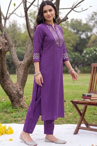 women printed regular kurta with trousers