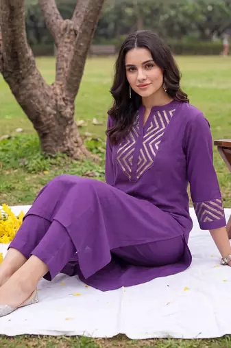 women printed regular kurta with trousers