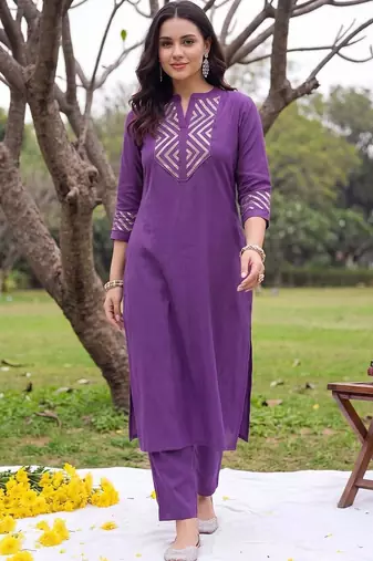 women printed regular kurta with trousers