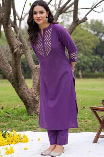 women printed regular kurta with trousers