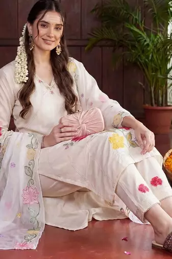women floral embroidered regular thread work kurta with trousers & with dupatta
