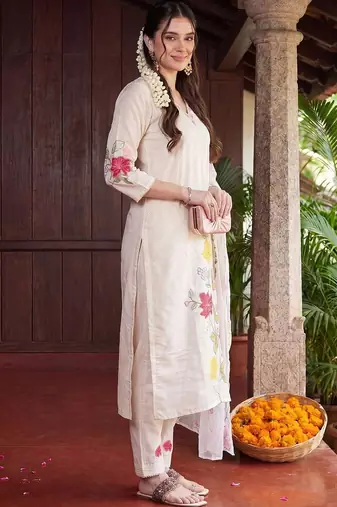 women floral embroidered regular thread work kurta with trousers & with dupatta