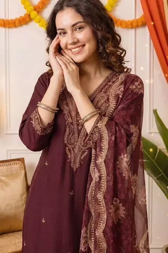 women ethnic motifs embroidered regular thread work kurta with trousers & with dupatta
