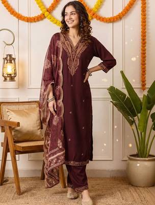 women ethnic motifs embroidered regular thread work kurta with trousers & with dupatta 1