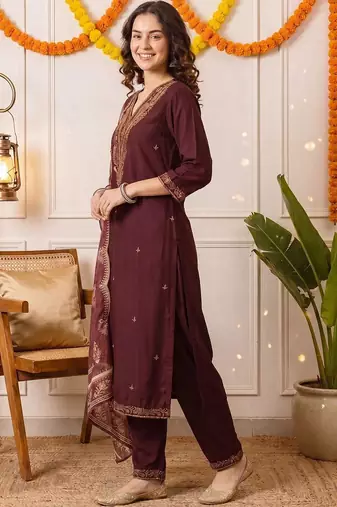women ethnic motifs embroidered regular thread work kurta with trousers & with dupatta