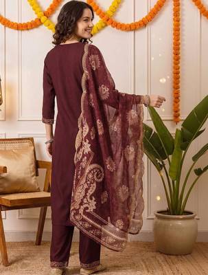 women ethnic motifs embroidered regular thread work kurta with trousers & with dupatta 5