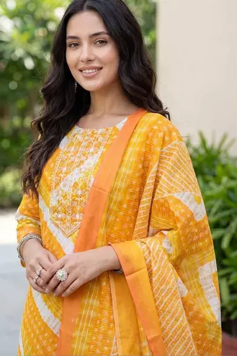 women leheriya dyed regular kurta with trousers & with dupatta