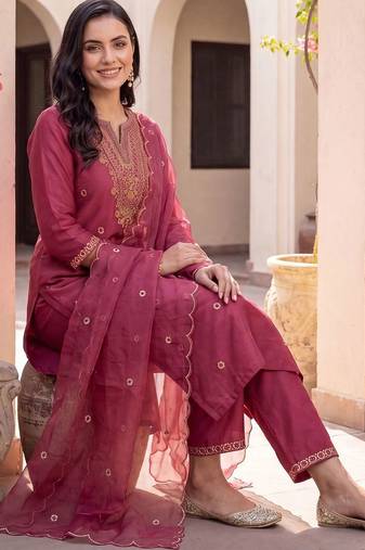 women ethnic motifs embroidered regular thread work kurta with trousers & with dupatta