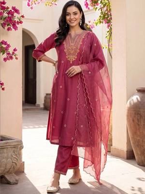 women ethnic motifs embroidered regular thread work kurta with trousers & with dupatta 2